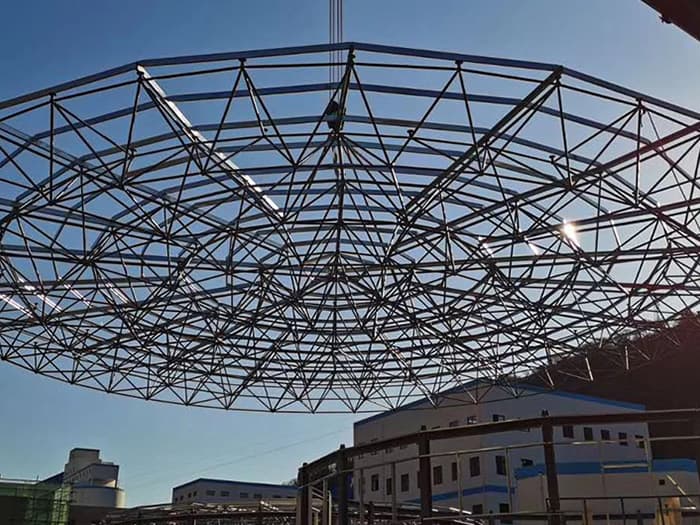丽江螺栓球网架工程施工现场
